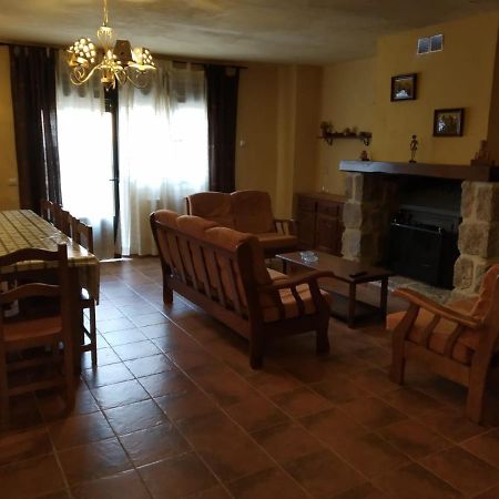 Villa Viv. De Uso Turistico Fuente El Tejo - Casa Ana Burgohondo Exterior foto