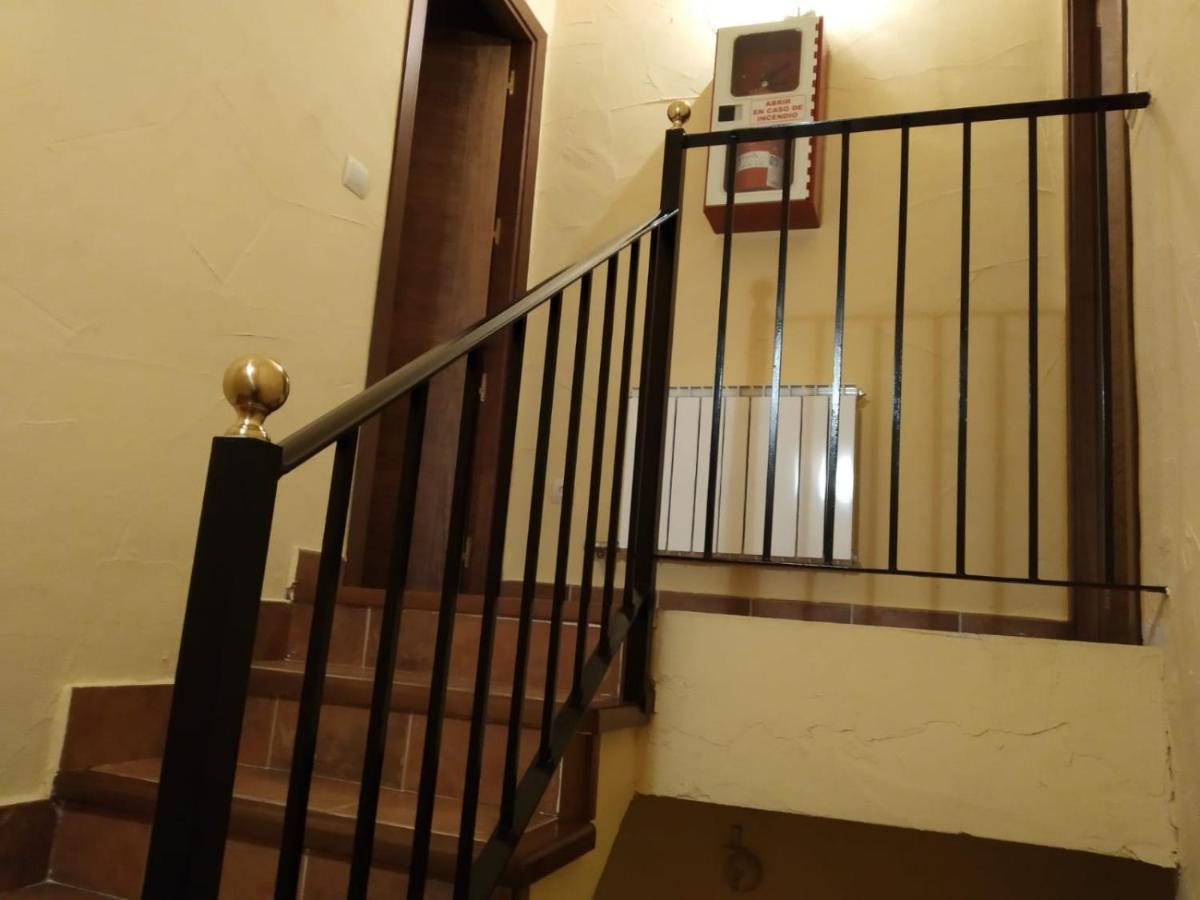 Villa Viv. De Uso Turistico Fuente El Tejo - Casa Ana Burgohondo Exterior foto