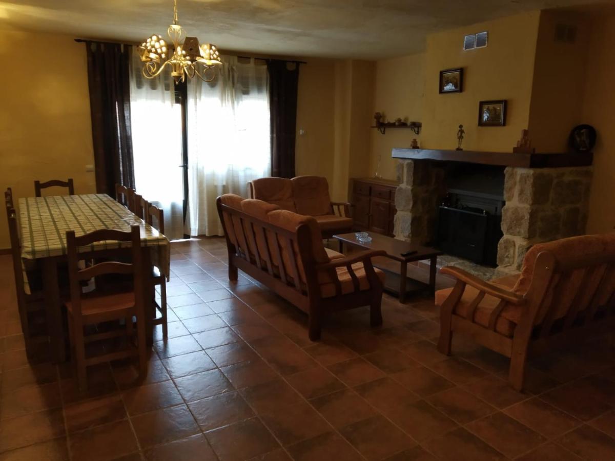 Villa Viv. De Uso Turistico Fuente El Tejo - Casa Ana Burgohondo Exterior foto