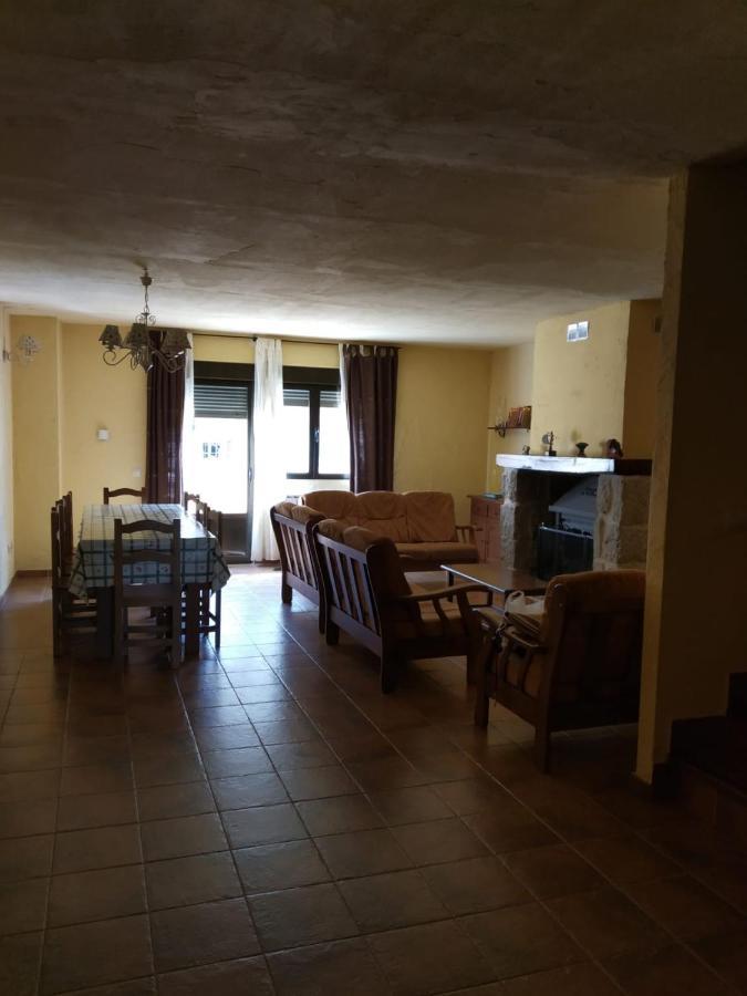 Villa Viv. De Uso Turistico Fuente El Tejo - Casa Ana Burgohondo Exterior foto
