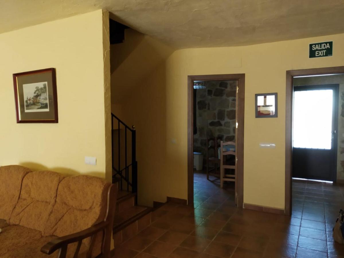 Villa Viv. De Uso Turistico Fuente El Tejo - Casa Ana Burgohondo Exterior foto