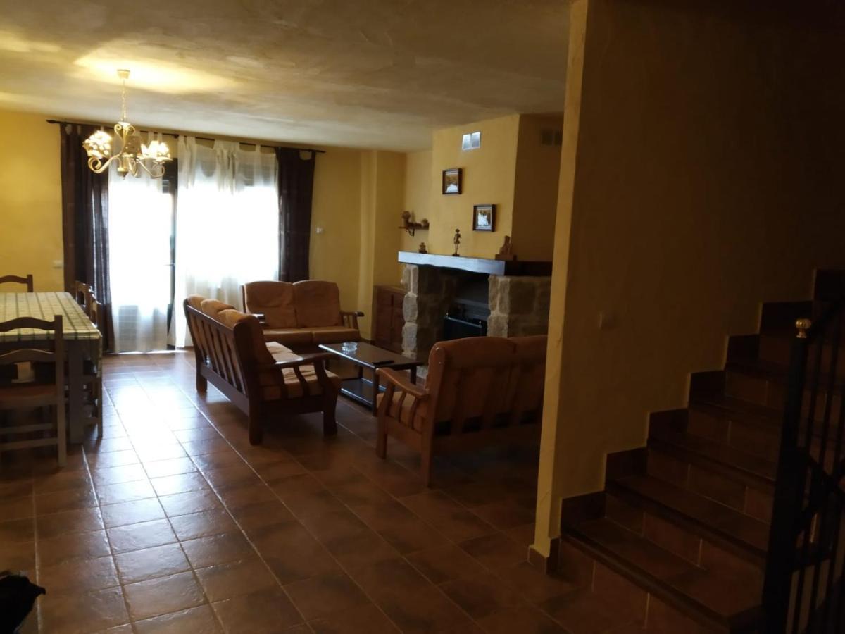 Villa Viv. De Uso Turistico Fuente El Tejo - Casa Ana Burgohondo Exterior foto